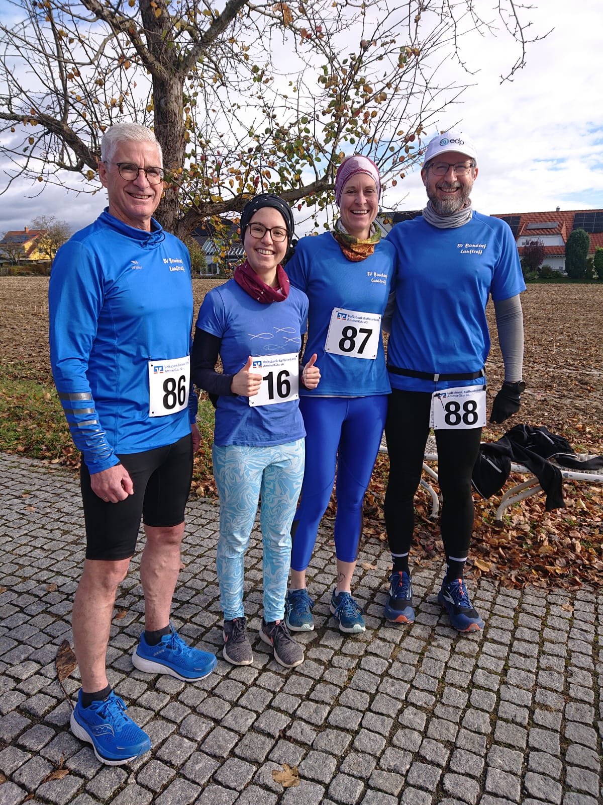  Bild vom Starzachlauf  Von links Roland Kellermann, Nela Egeler, Viktoria Heilig, Eduard Horber