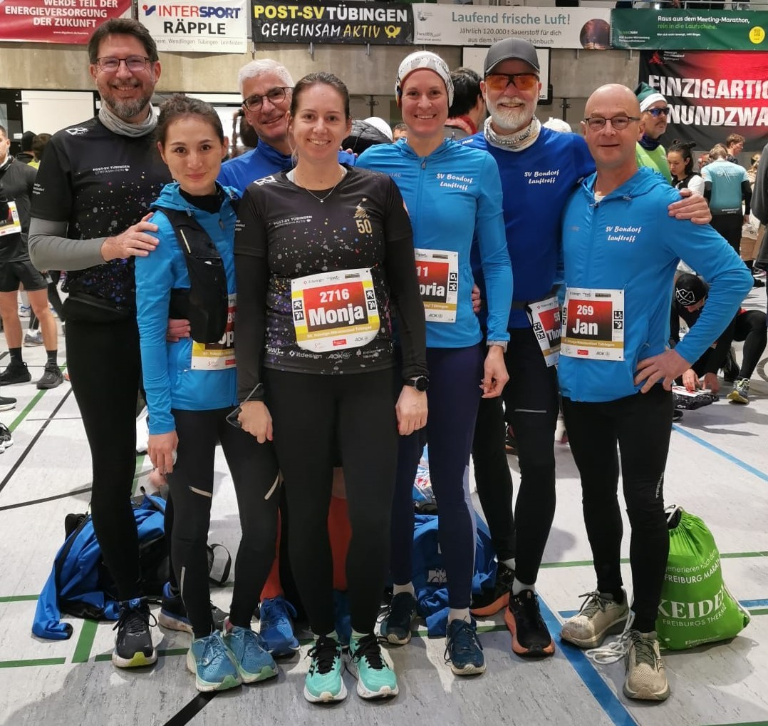 7 Läuferinnen und Läufer vom SV Bondorf in der Turnhalle der Geschwister-Scholl-Schule, Tübingen 7 Läuferinnen und Läufer vom SV Bondorf in der Turnhalle der Geschwister-Scholl-Schule, Tübingen
