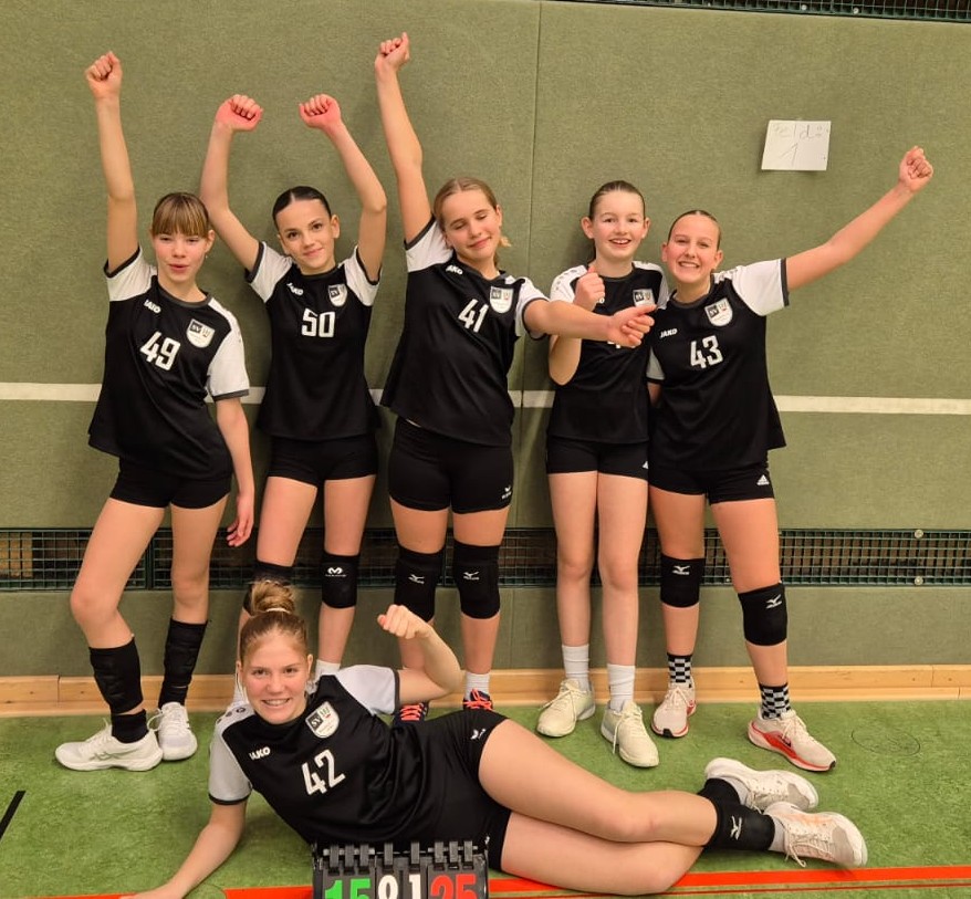 Mädchen von links: Magdalena Blinn, Ezana Elshani, Sophia Bartl, Emma Schmid, Felipa Bischof Vorne: Ewa Schelhammer Mädchen von links: Magdalena Blinn, Ezana Elshani, Sophia Bartl, Emma Schmid, Felipa Bischof Vorne: Ewa Schelhammer