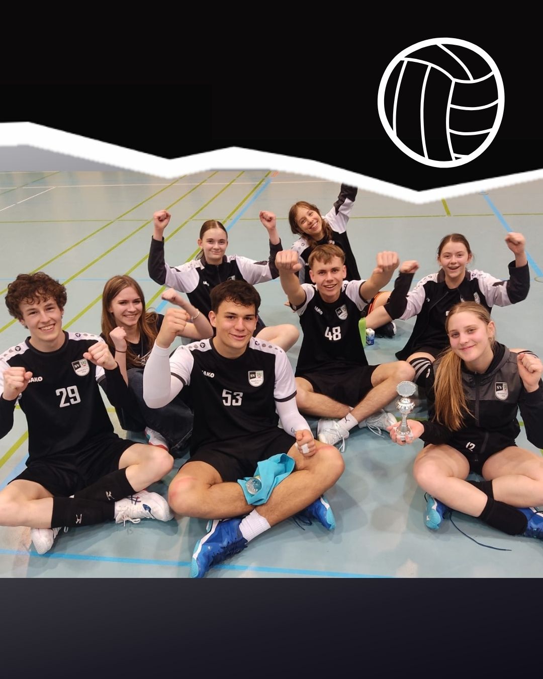 Mannschaftsfoto SV Bondorf 1 mit Fans Mannschaftsfoto SV Bondorf 1 mit Fans