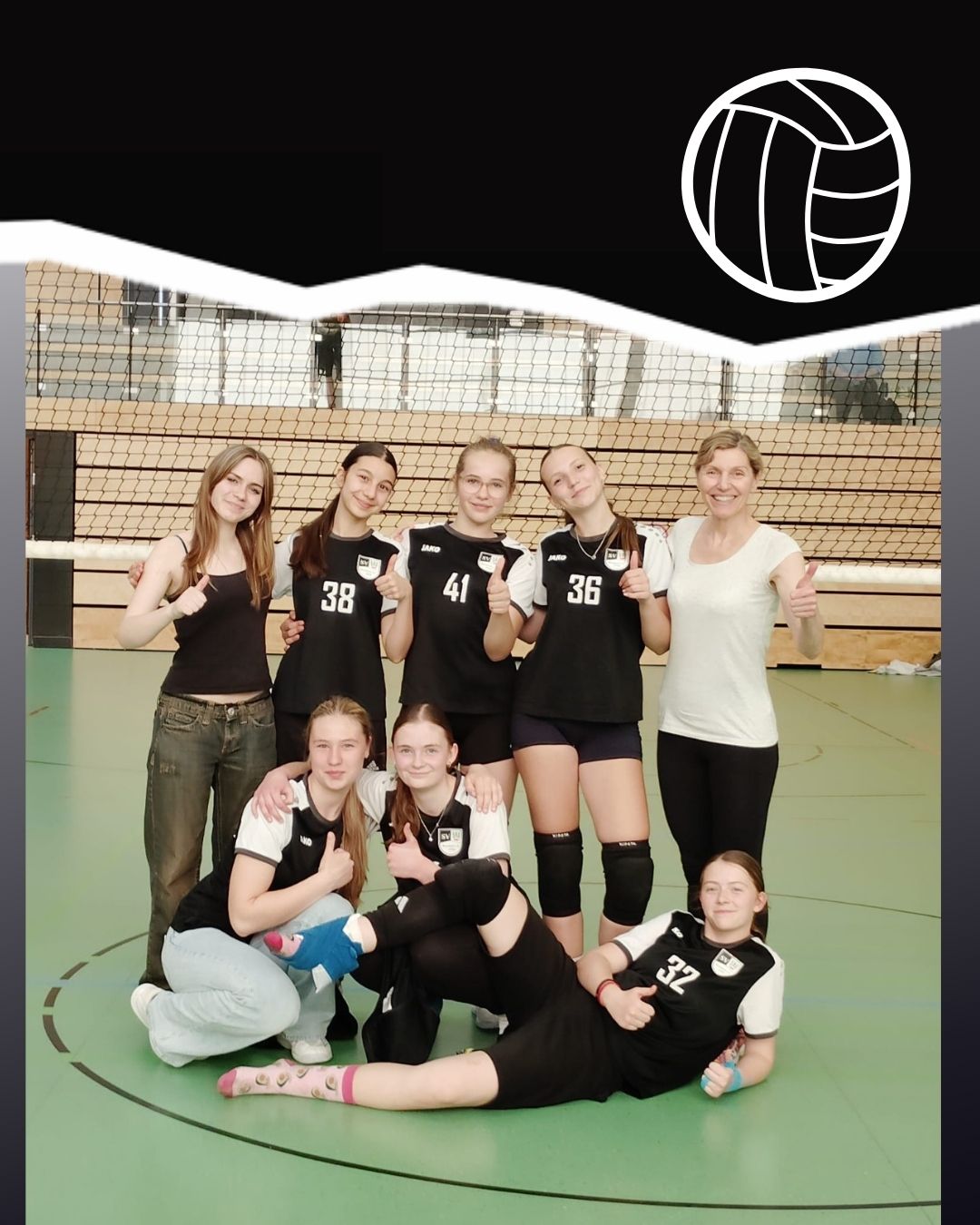 Mannschaftsfoto der U17 Mädels nach erfolgreichem Saisonabschluss